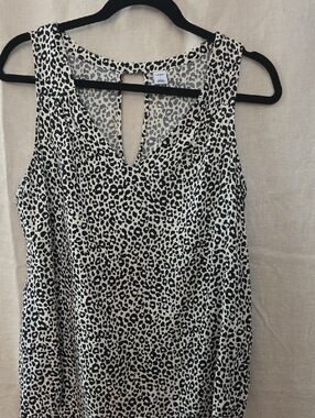 Sleeveless Black and White Leopard Print V-Neck Top